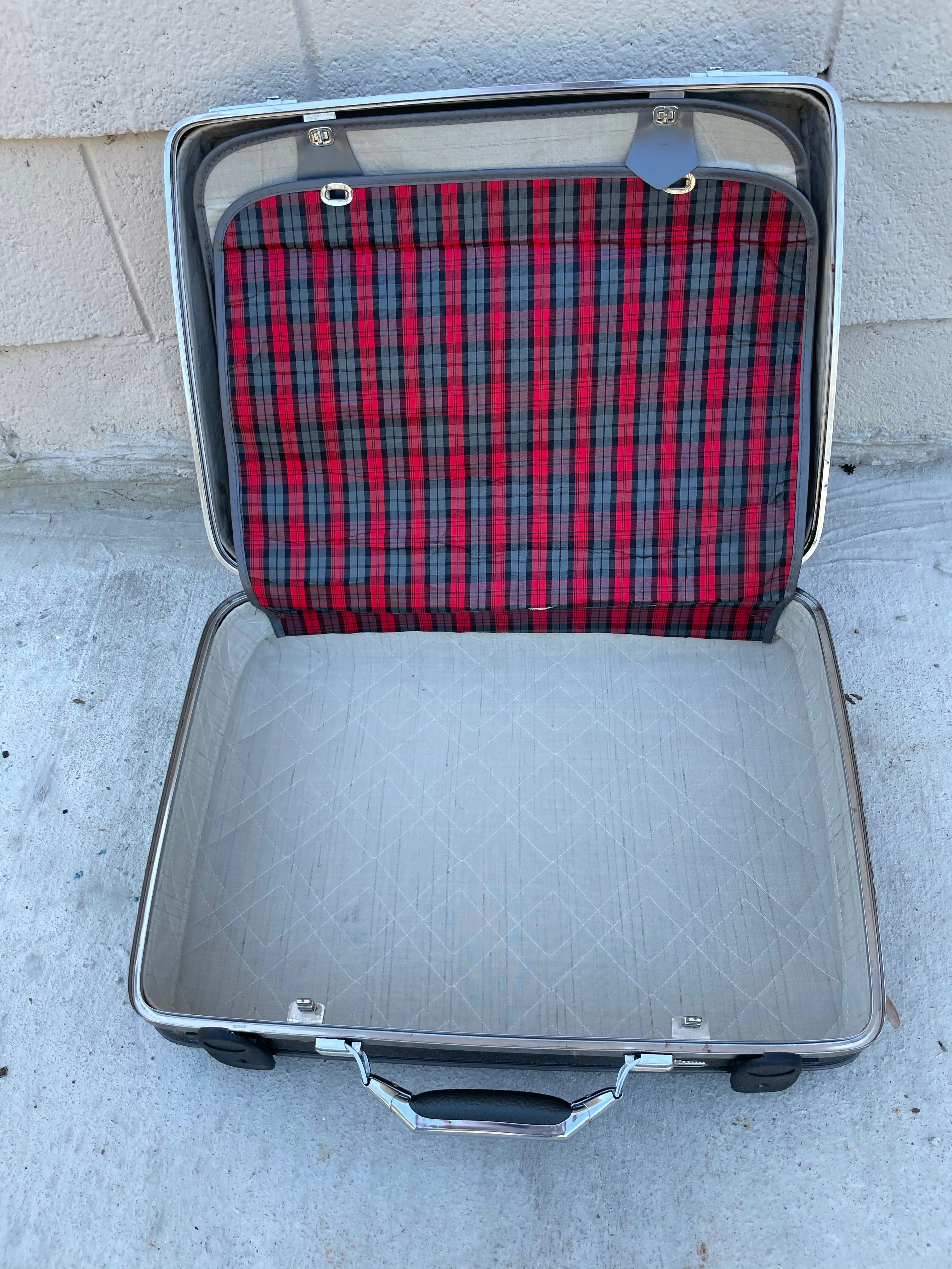 ~ Vintage AMERICAN TOURIST Tiara Travel Suitcase Gray Hard Case