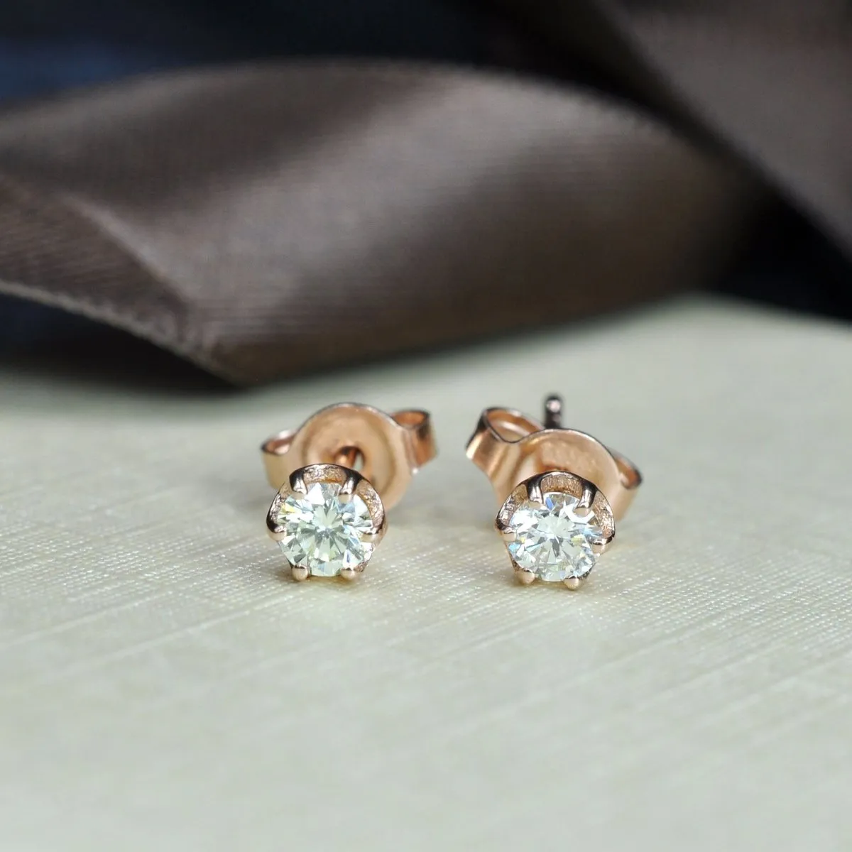 0.25-2.00 CT Round Cut Diamonds - Stud Earrings