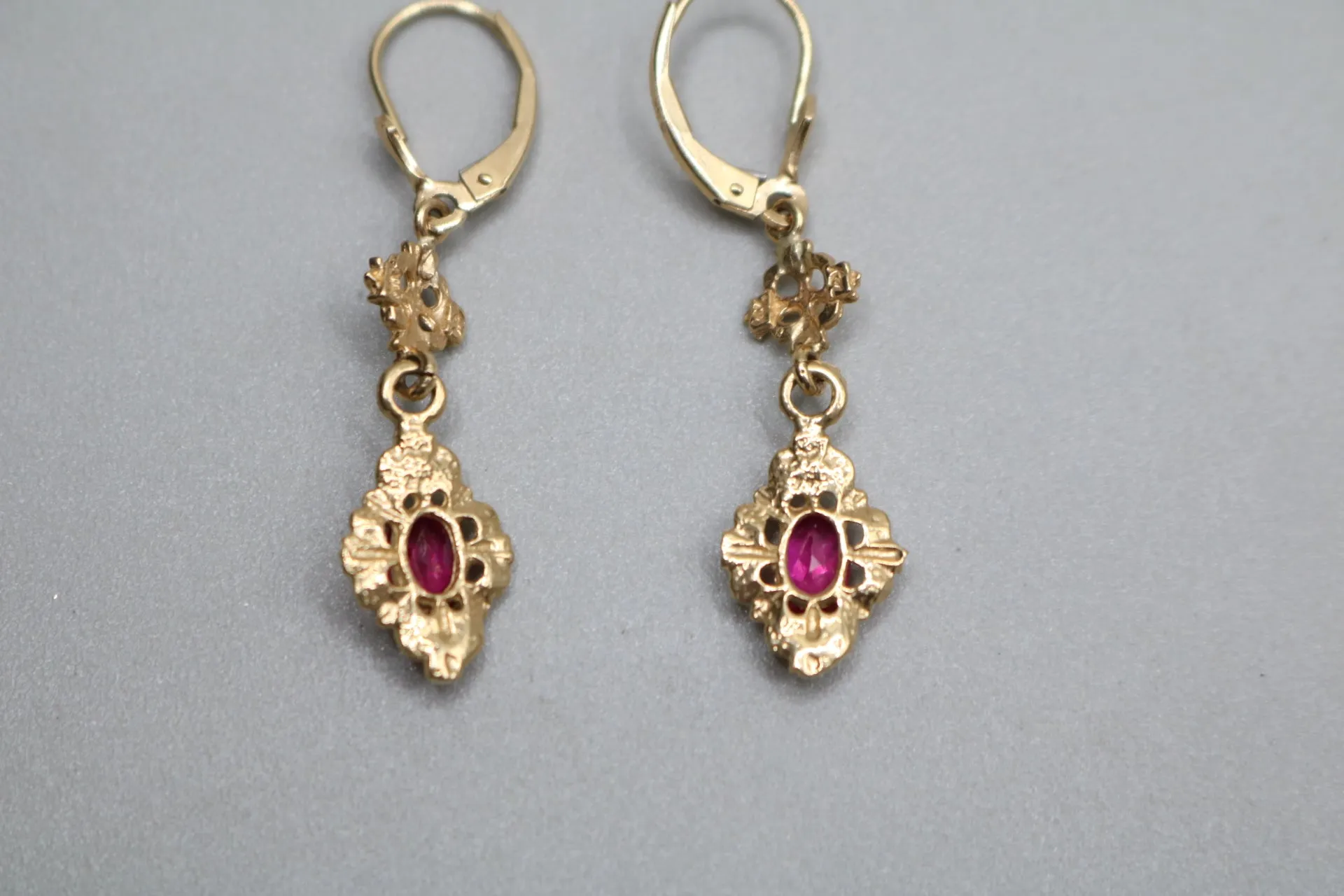 14K Yellow Gold Dangling Pair Earrings (3.3 Grams)