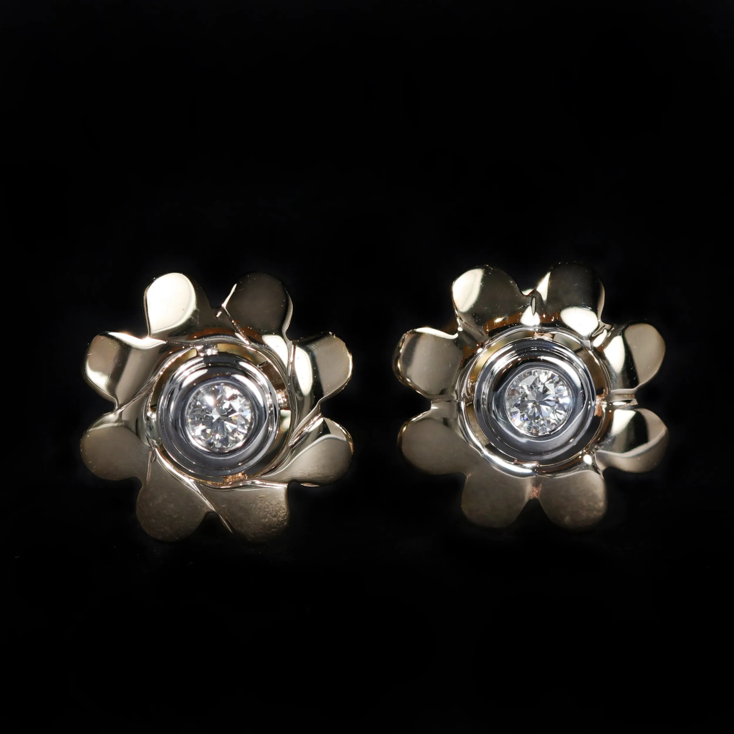 14K Yellow Gold Round Brilliant Cut Diamond Flower Stud Earrings