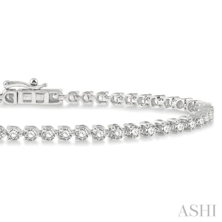 2 Ctw Tri-Prong Round Cut Diamond Bracelet in 14K White Gold