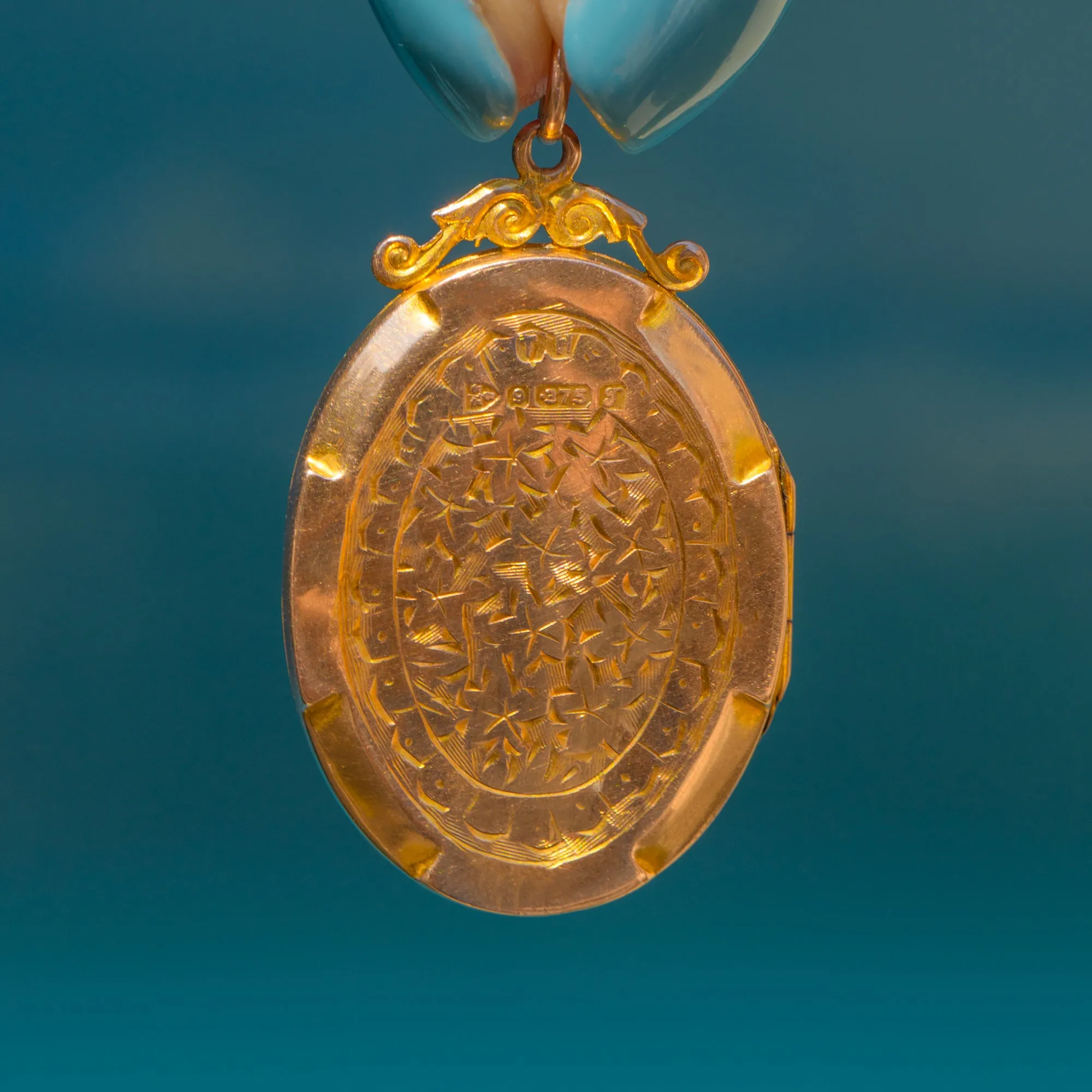 Antique 9ct Gold Engraved Oval Locket