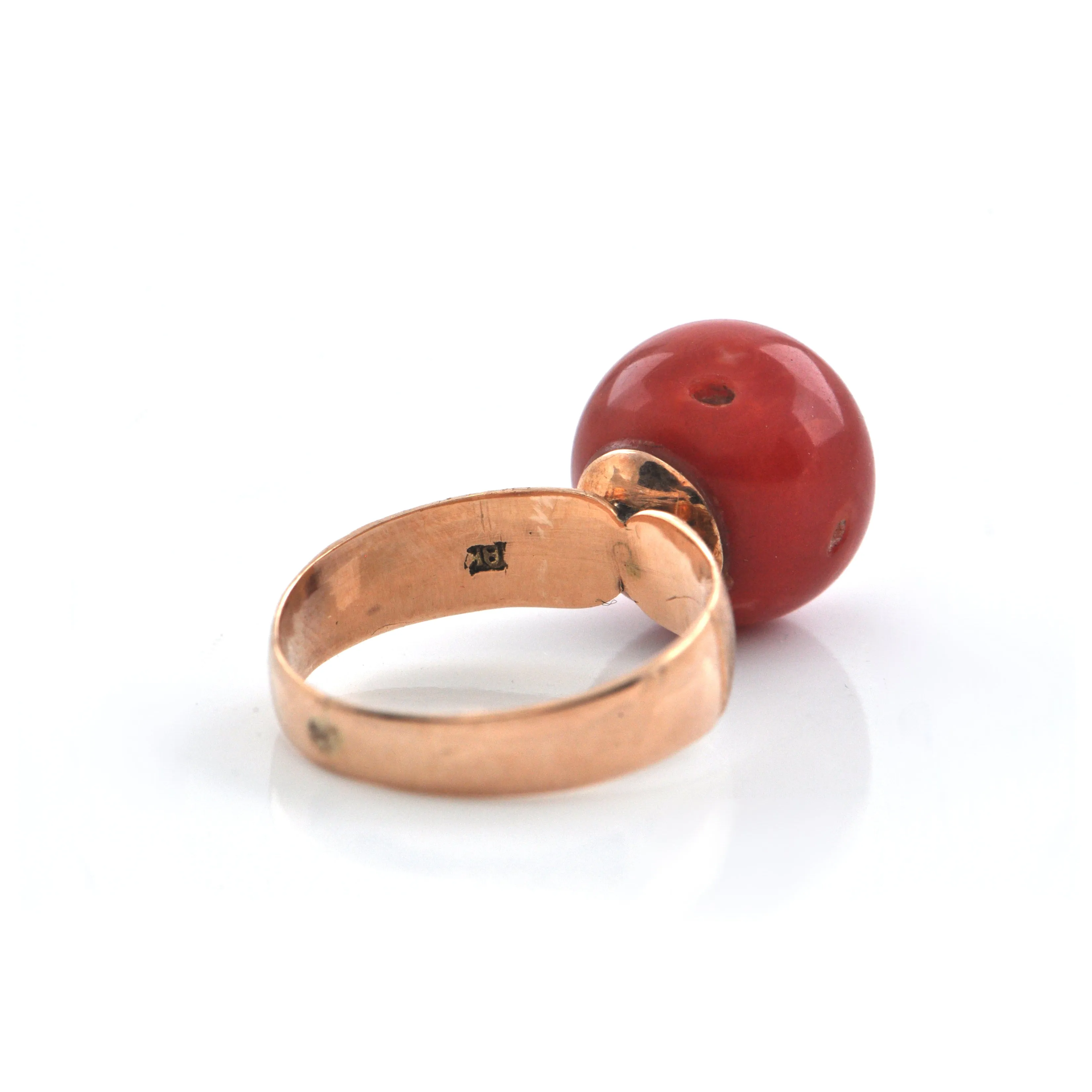 Antique Coral 18K Gold Ring