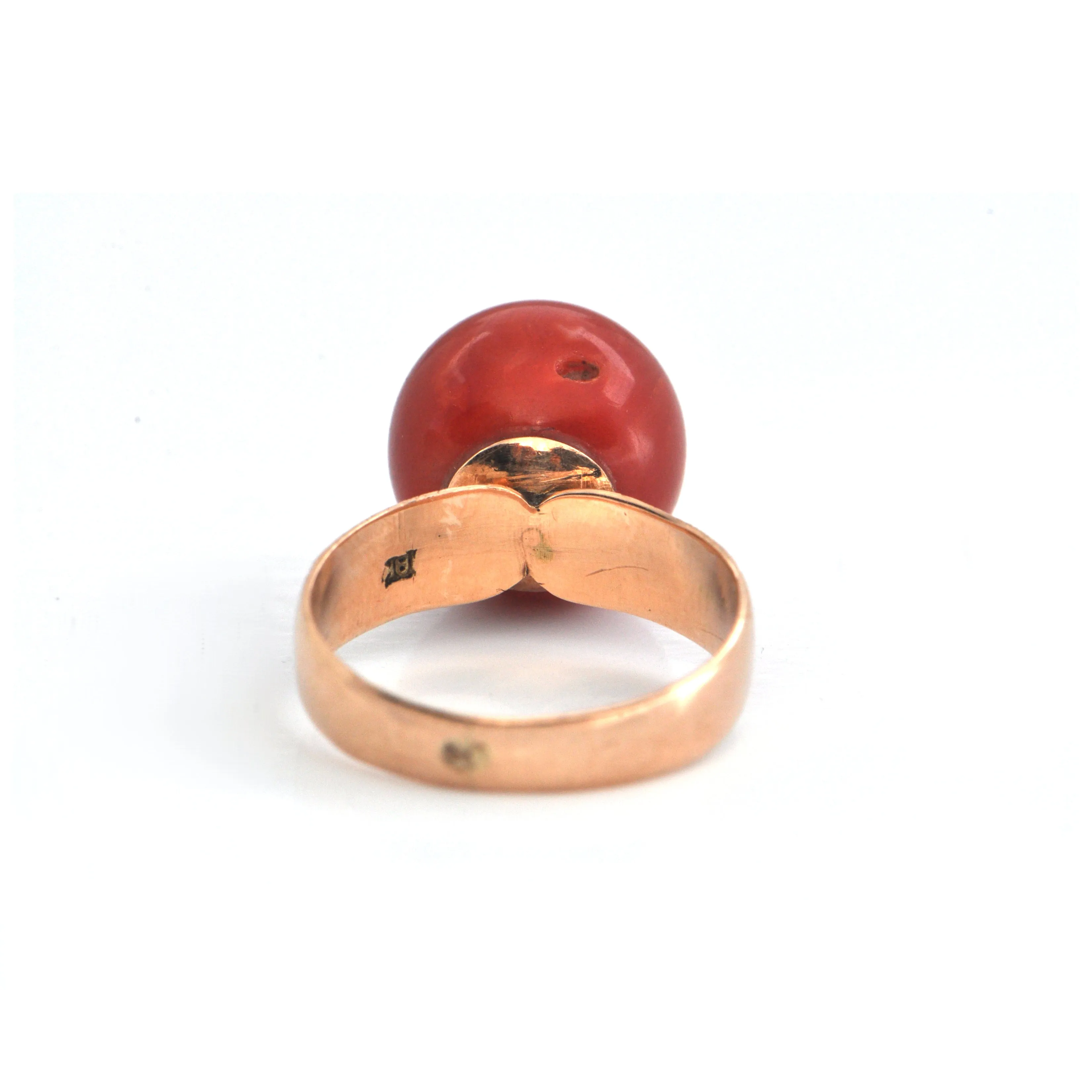 Antique Coral 18K Gold Ring