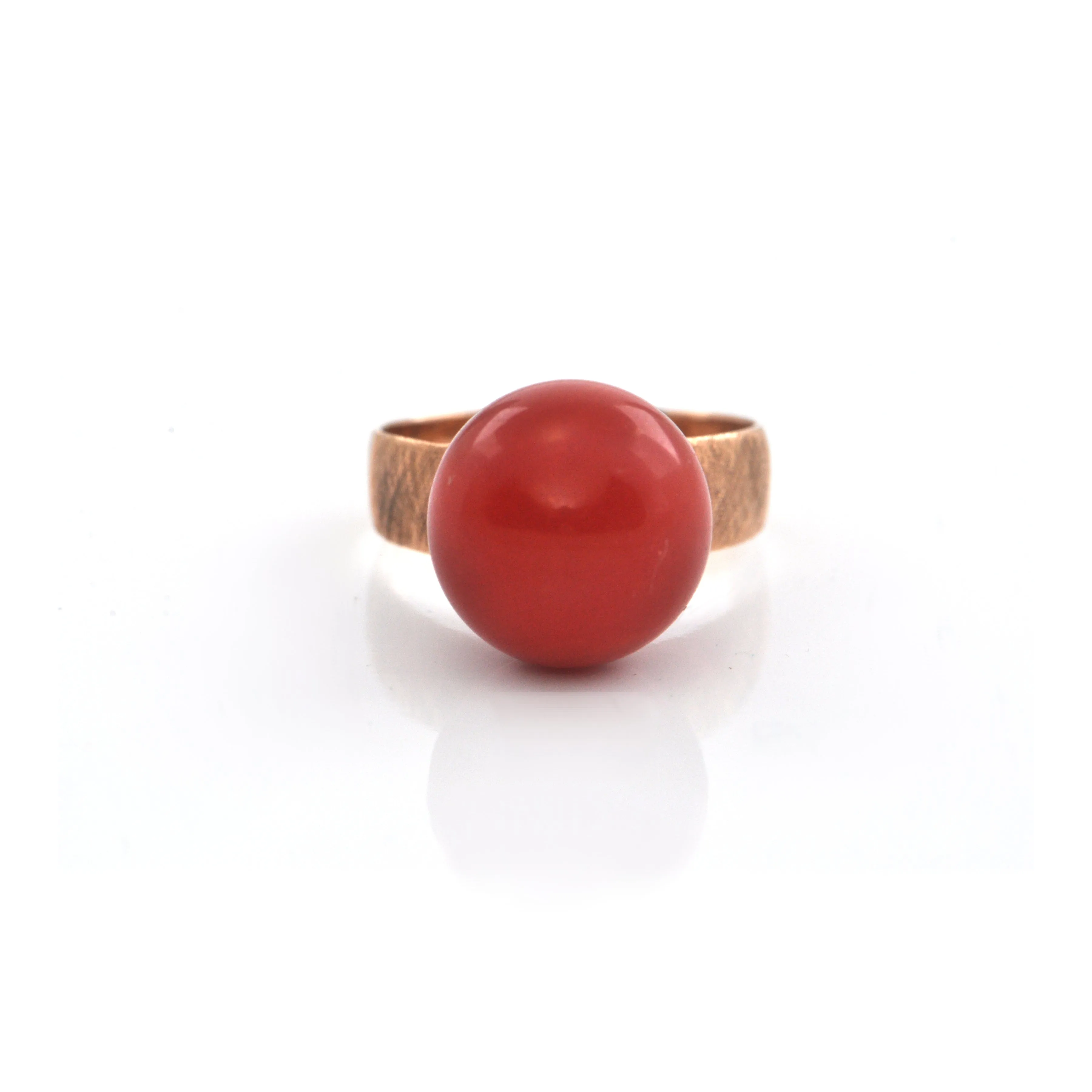 Antique Coral 18K Gold Ring