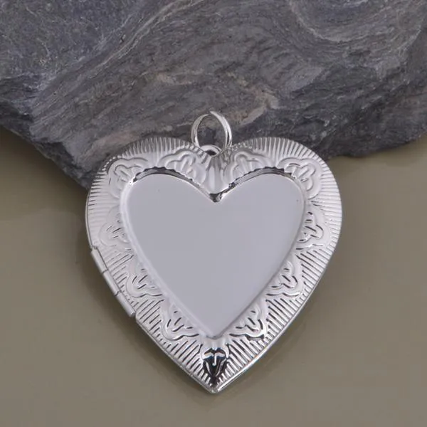 LightningStore Exclusive Heart Frame Locket Necklace